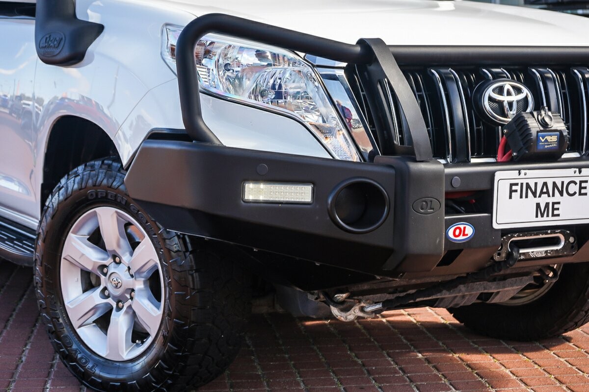 Toyota Landcruiser Prado image 2