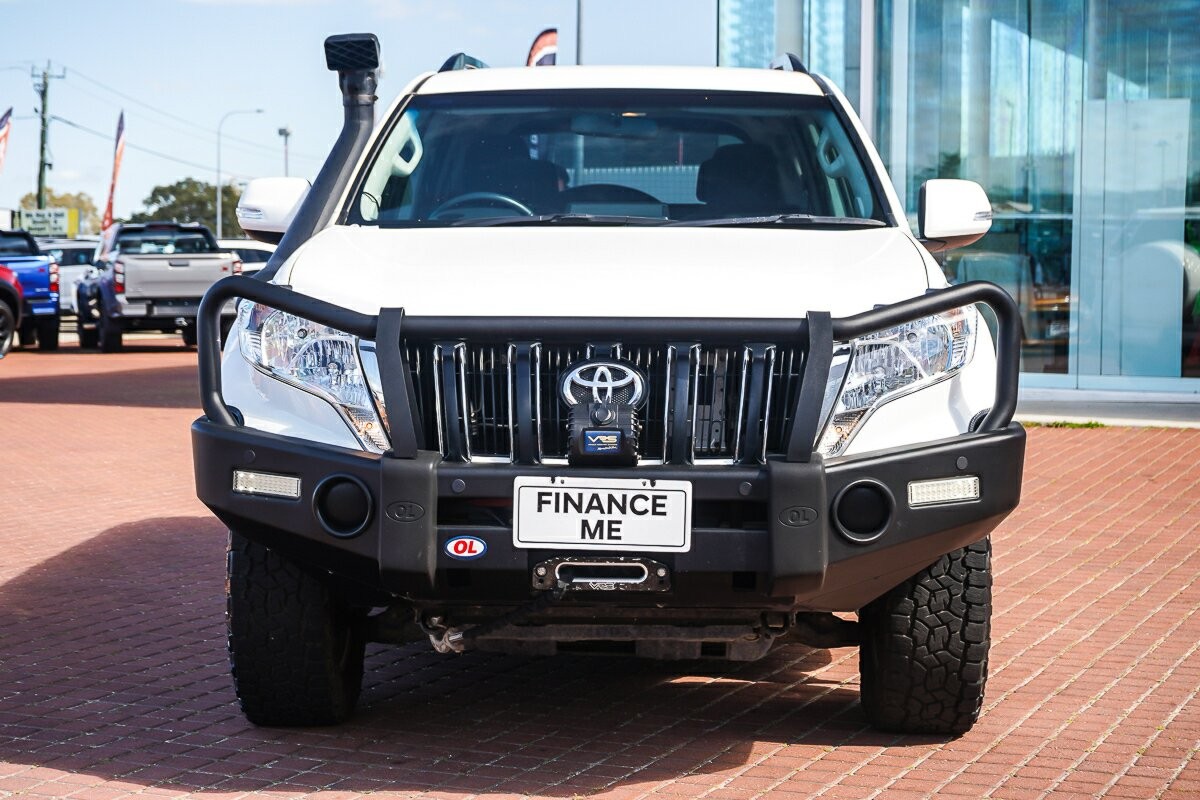 Toyota Landcruiser Prado image 3