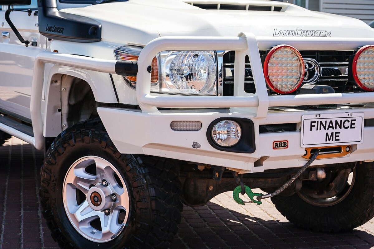 Toyota Landcruiser image 2