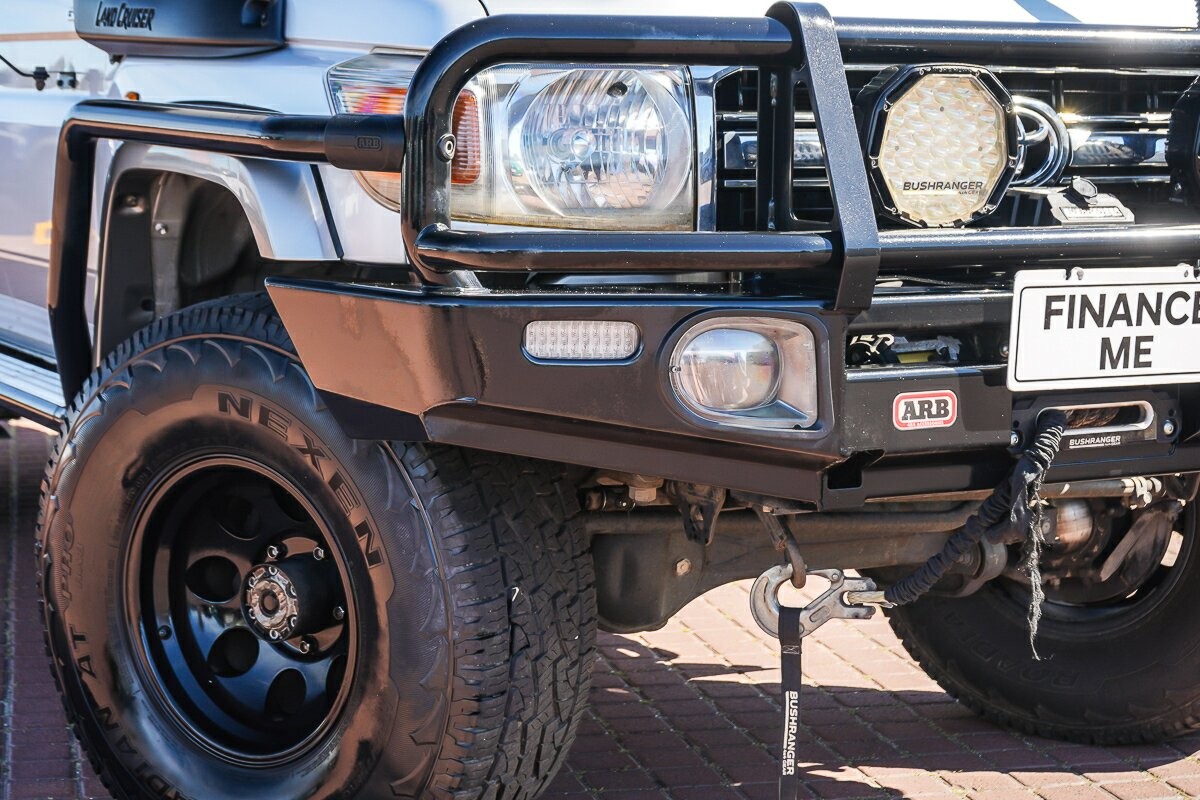 Toyota Landcruiser image 2