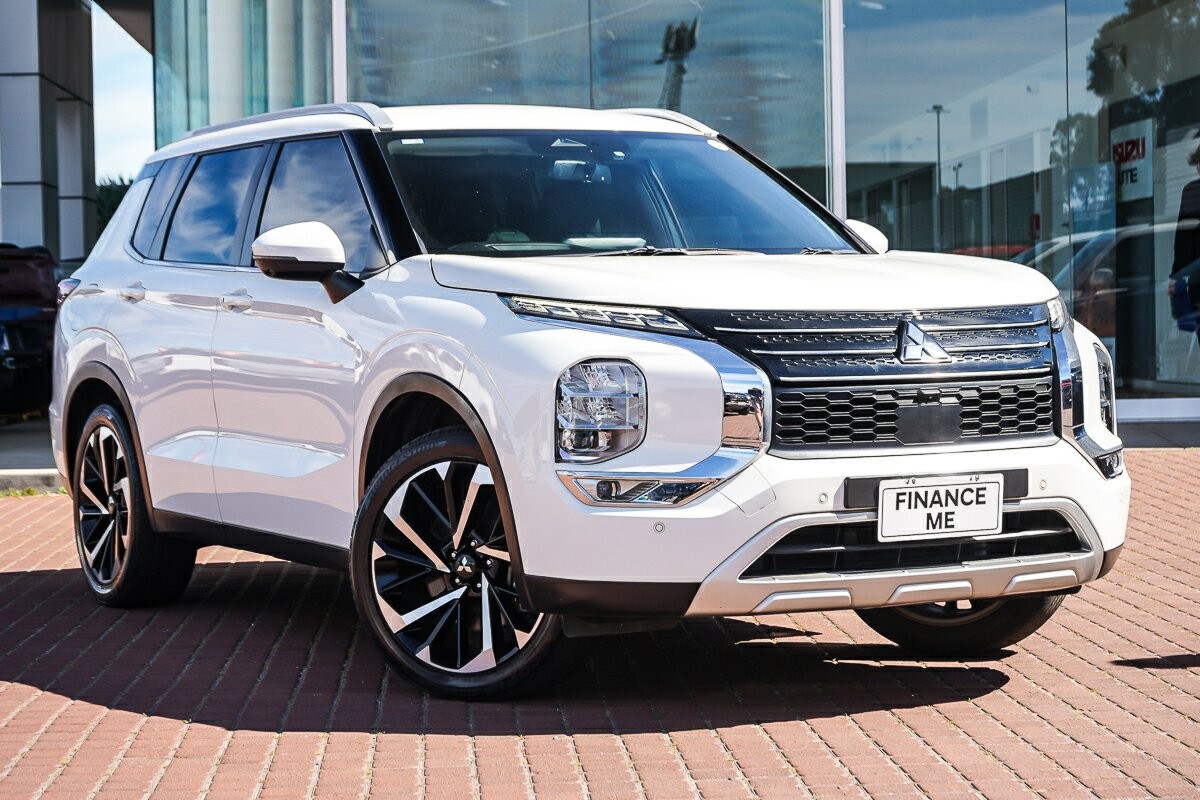 Mitsubishi Outlander image 1