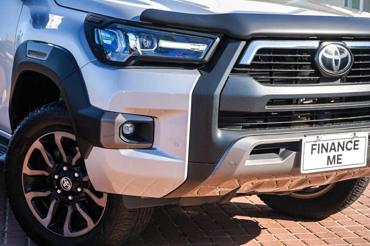 Toyota Hilux image 2