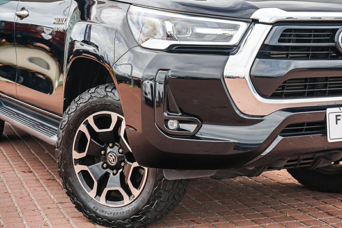 Toyota Hilux image 2