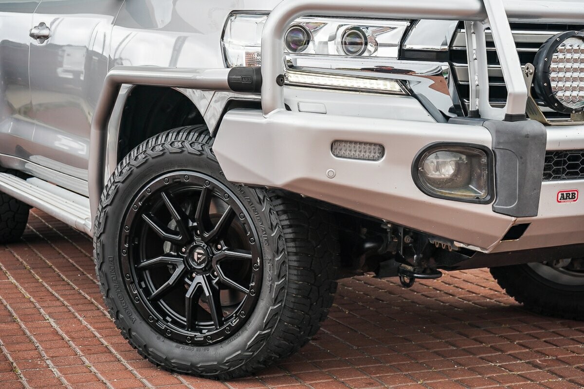 Toyota Landcruiser image 2