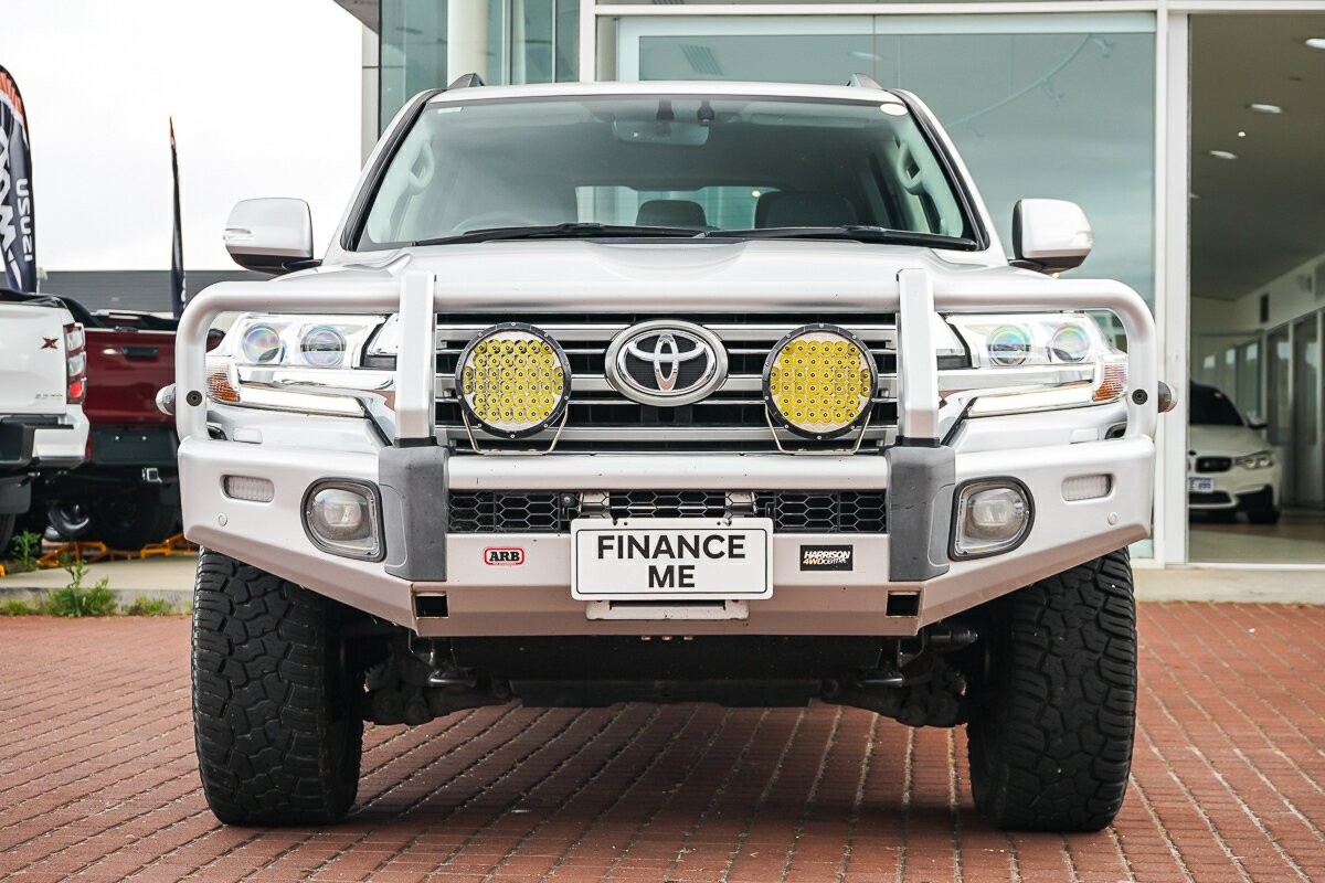 Toyota Landcruiser image 3