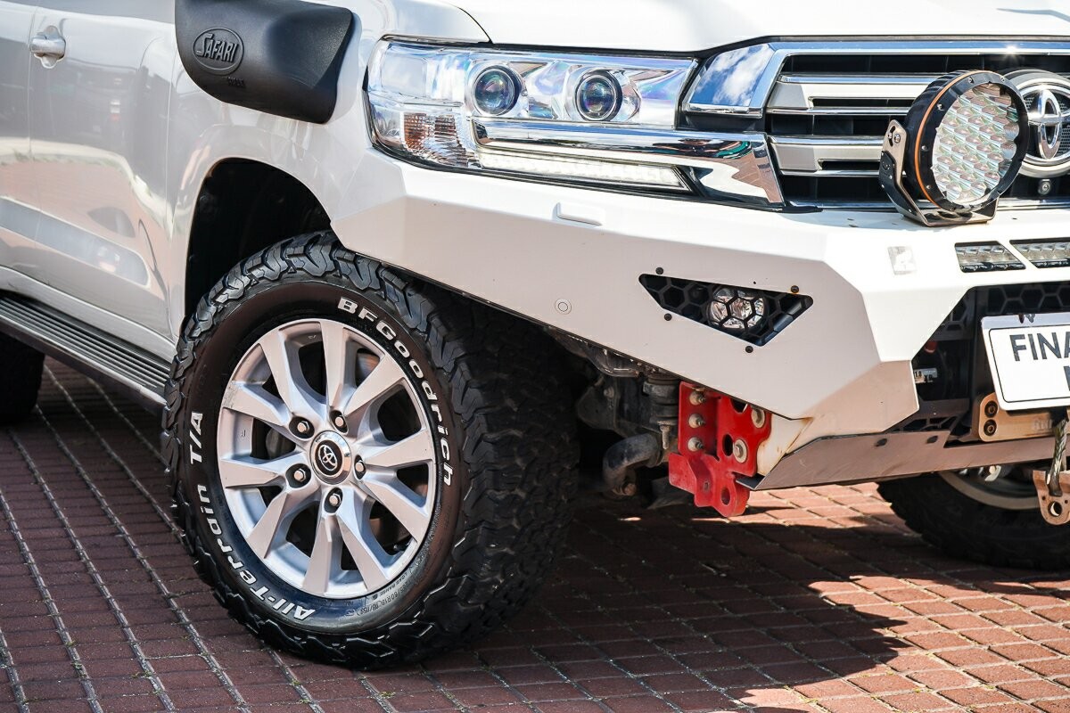 Toyota Landcruiser image 2