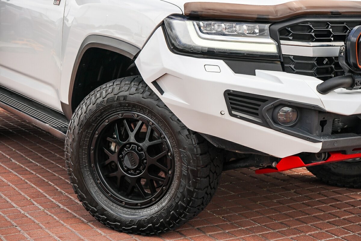 Toyota Landcruiser image 2