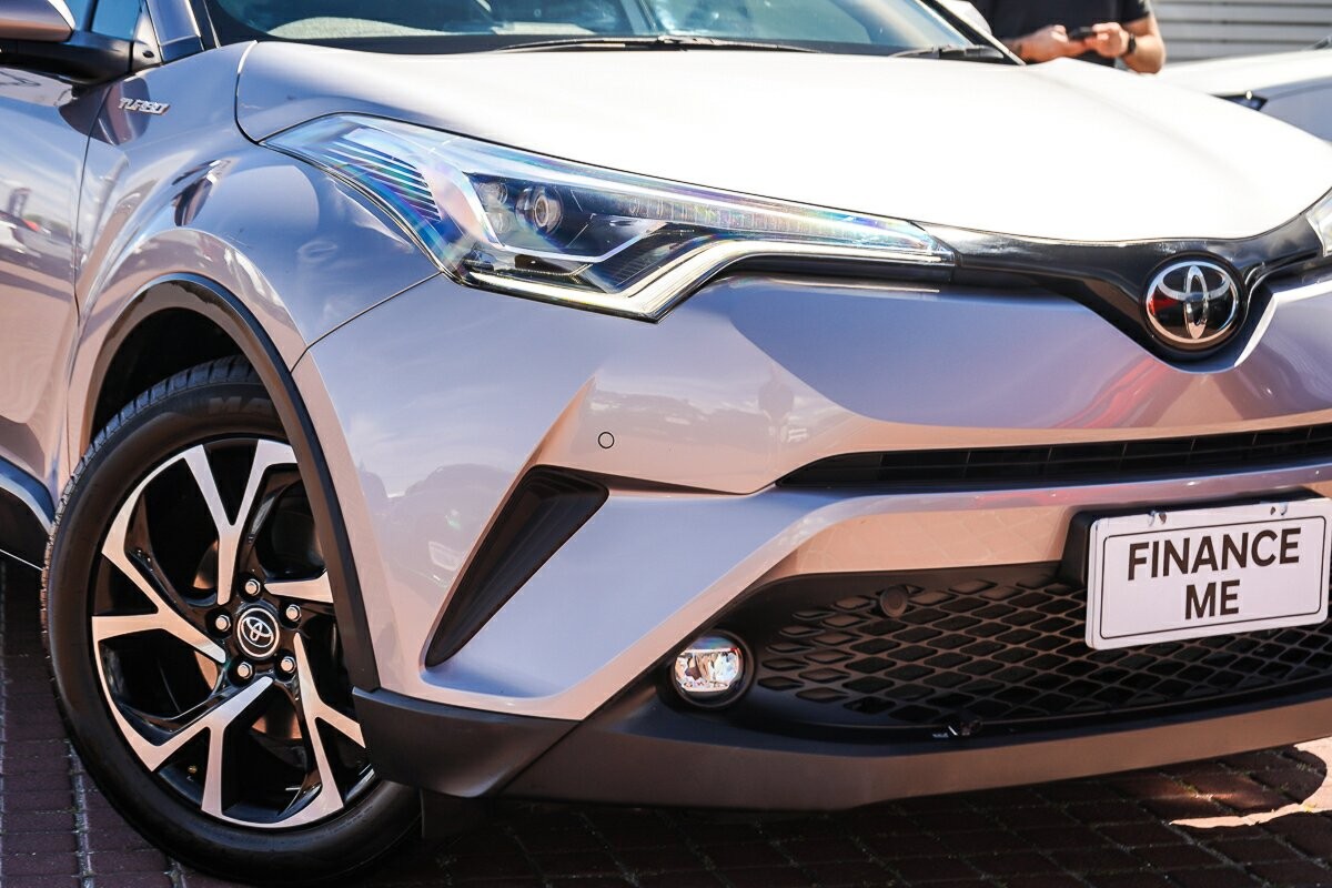 Toyota C-hr image 2