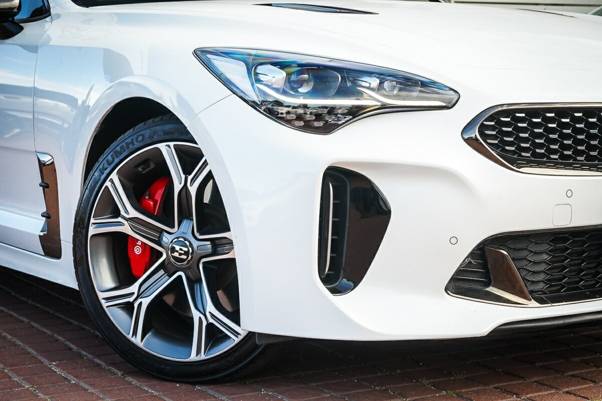 Kia Stinger image 2