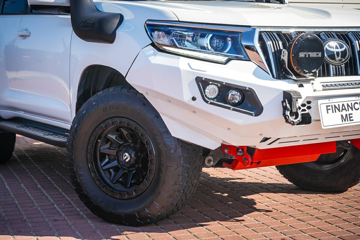 Toyota Landcruiser Prado image 2