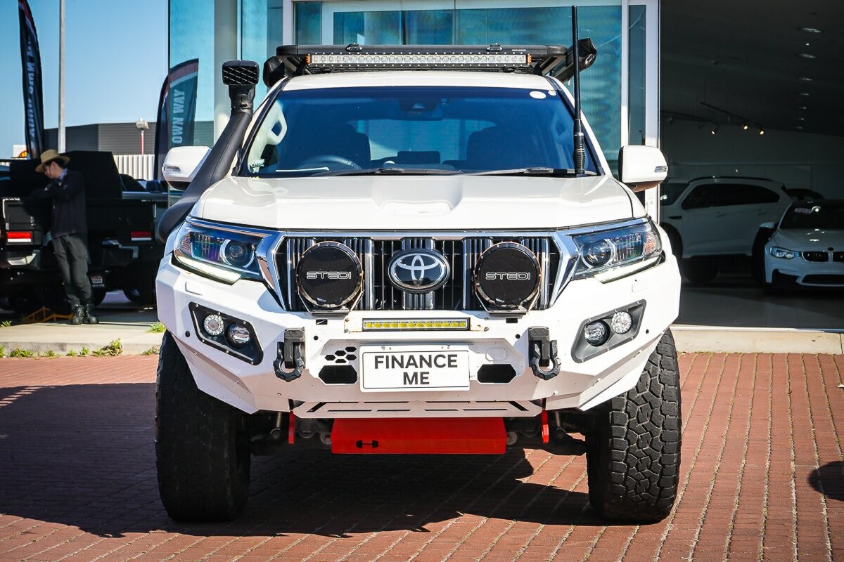 Toyota Landcruiser Prado image 3