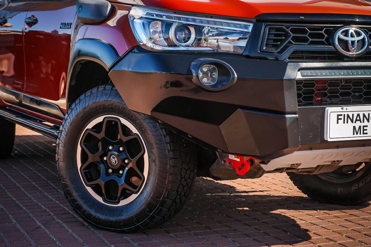Toyota Hilux image 2