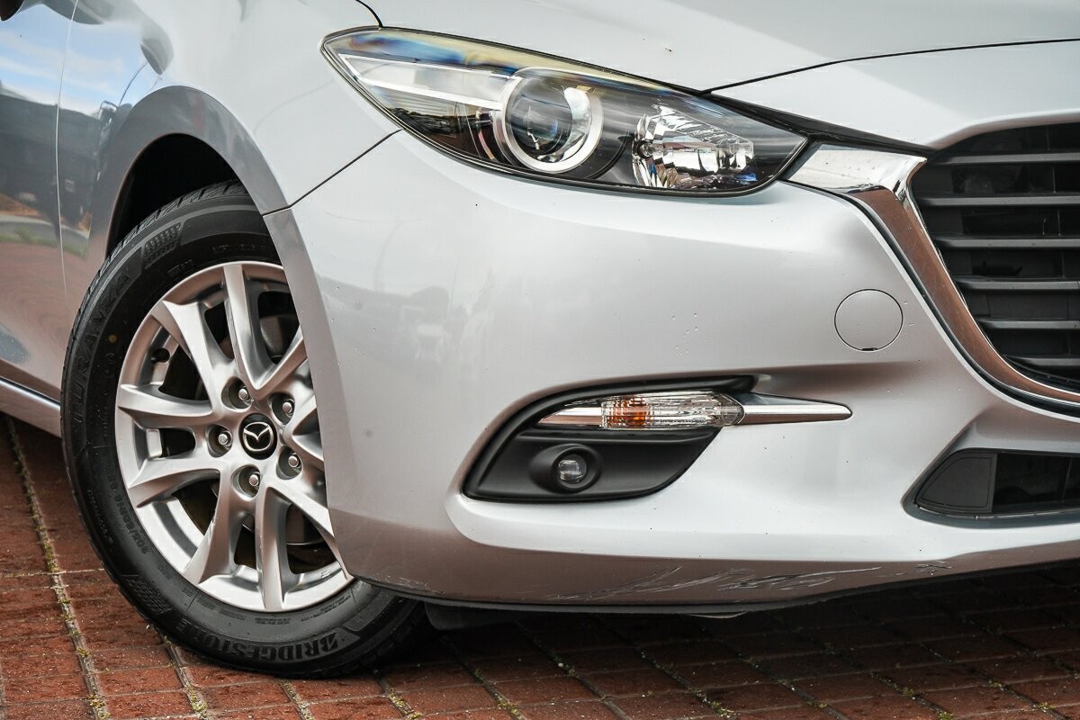 Mazda 3 image 2