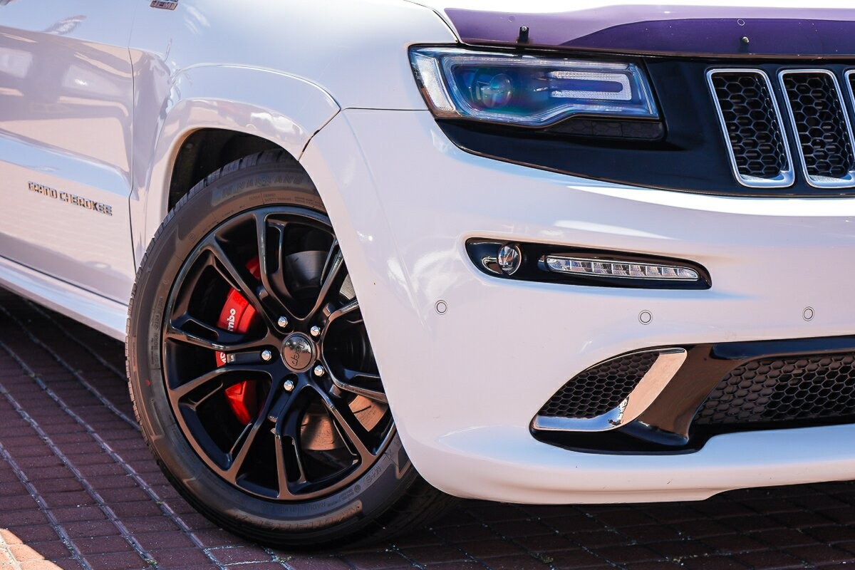 Jeep Grand Cherokee image 2