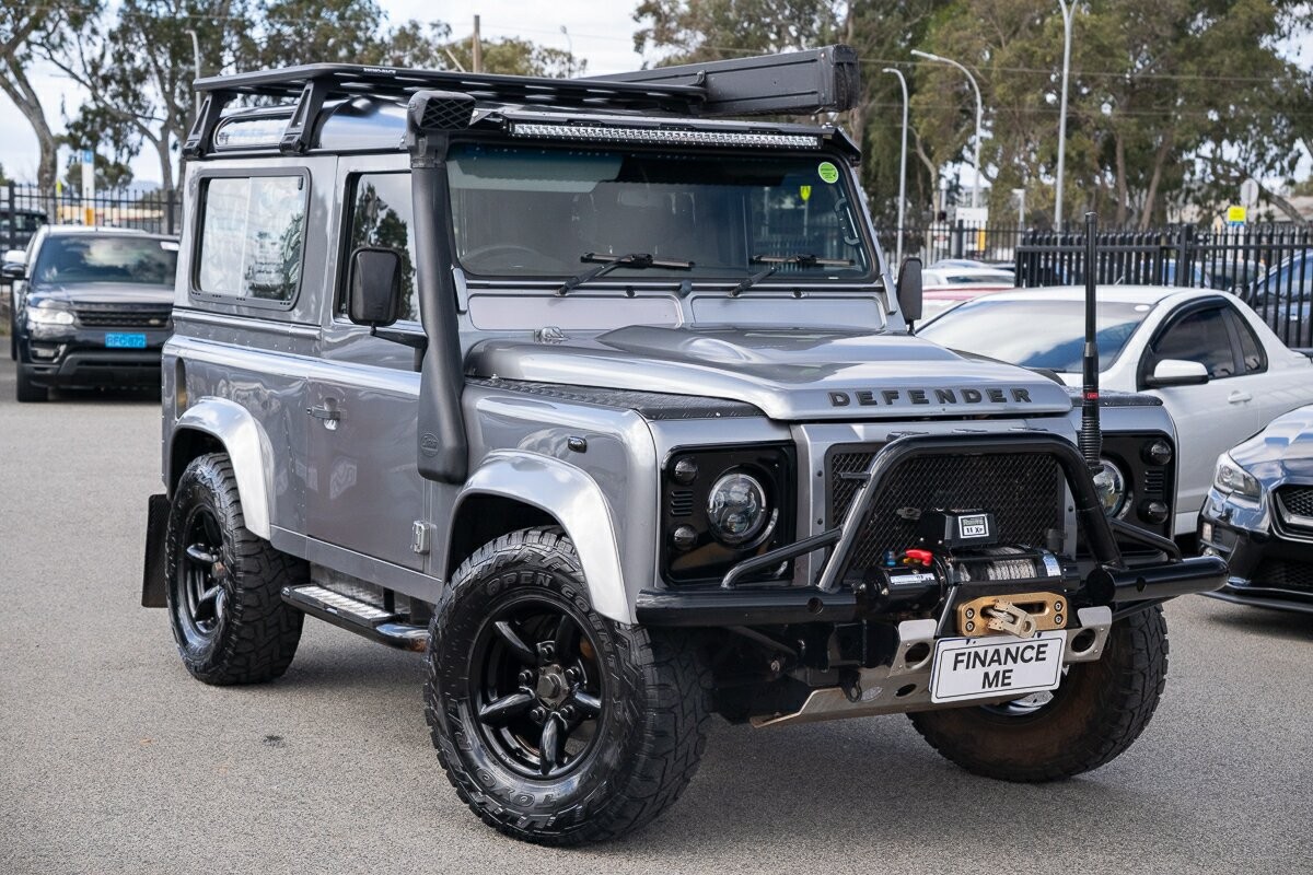 Land Rover Defender image 1