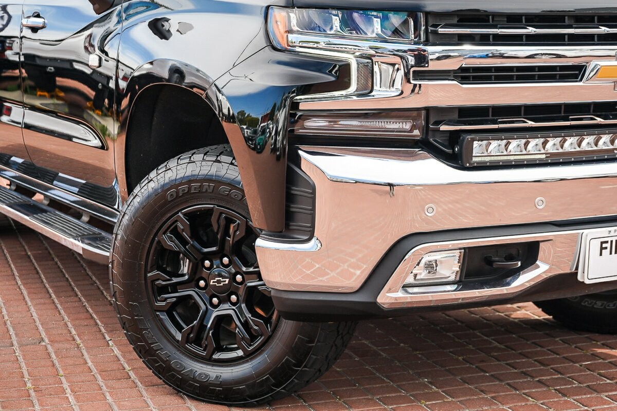 Chevrolet Silverado image 2