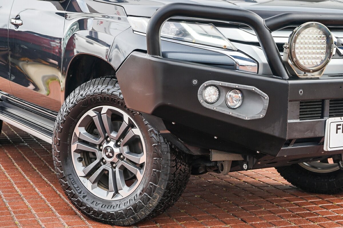 Mitsubishi Triton image 2
