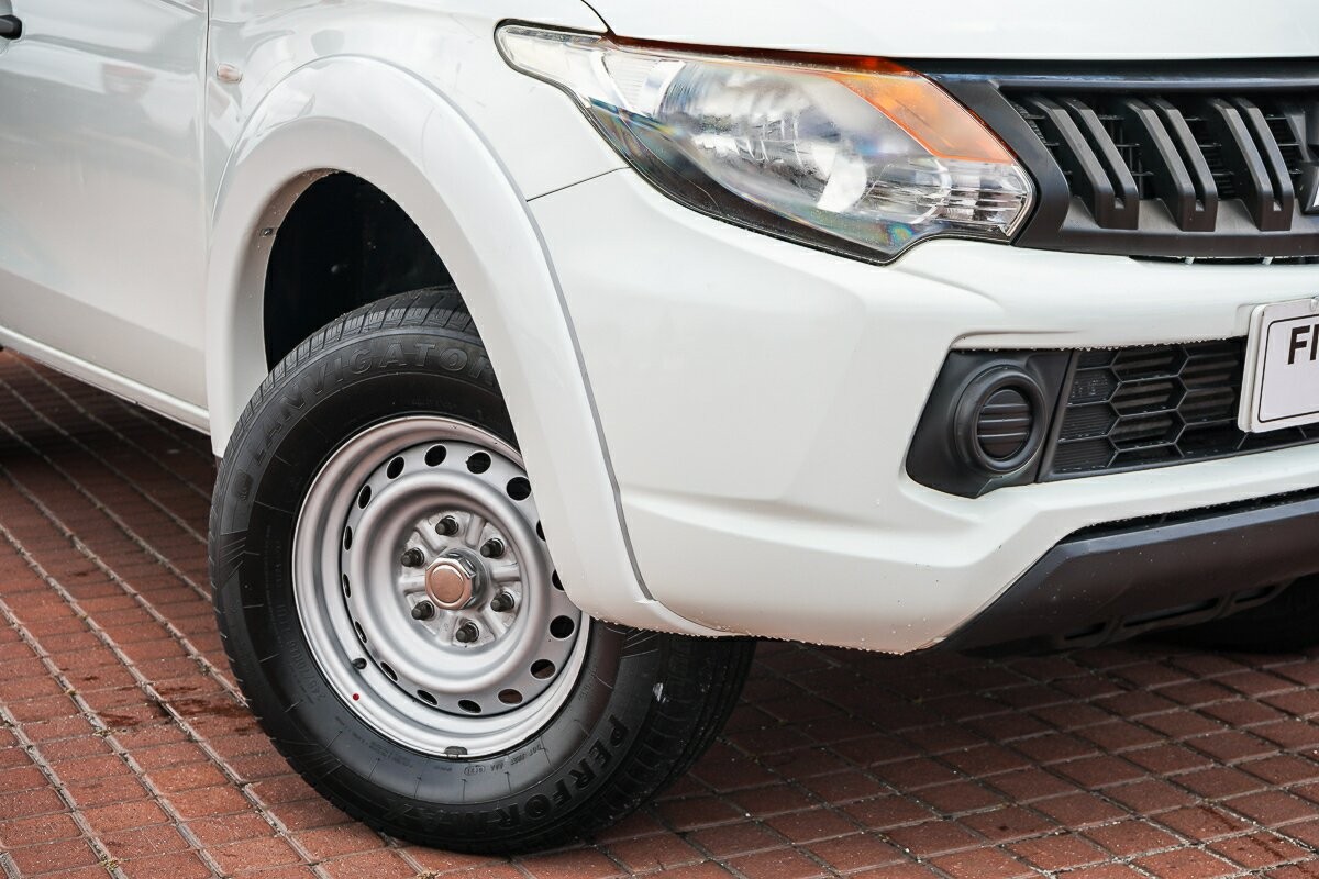 Mitsubishi Triton image 2