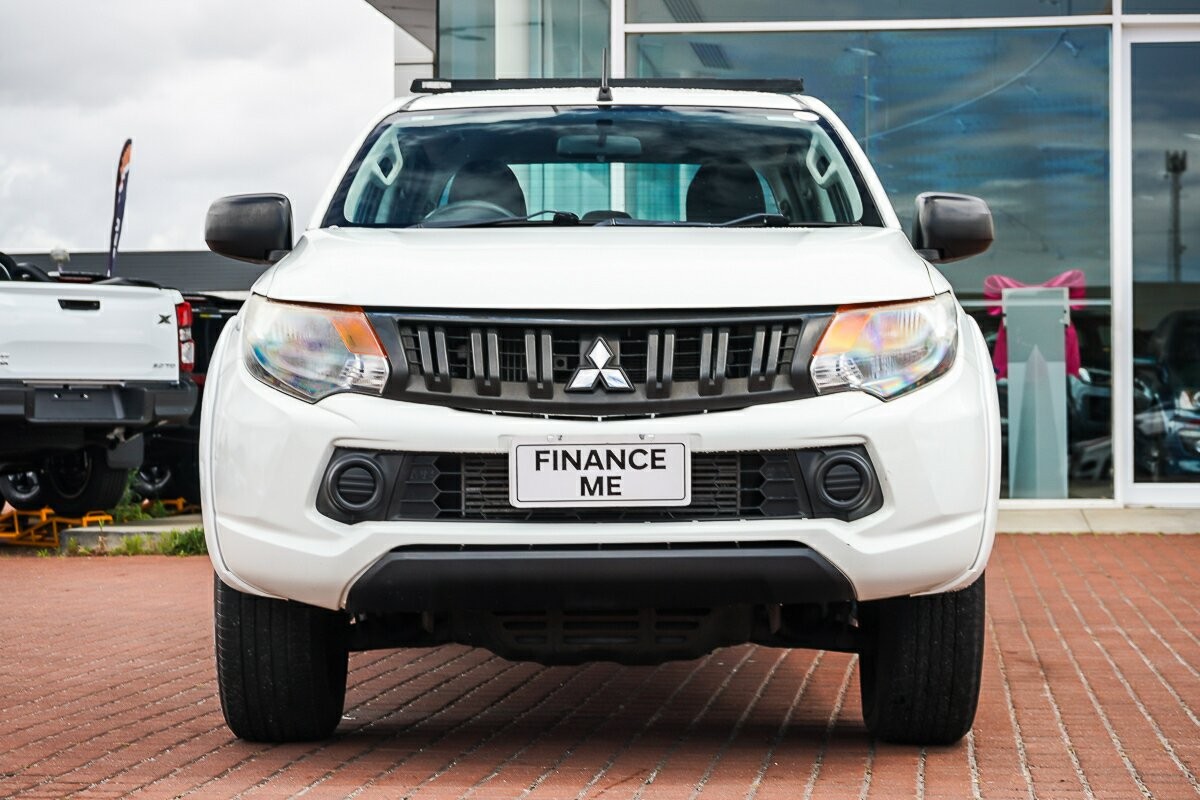 Mitsubishi Triton image 3