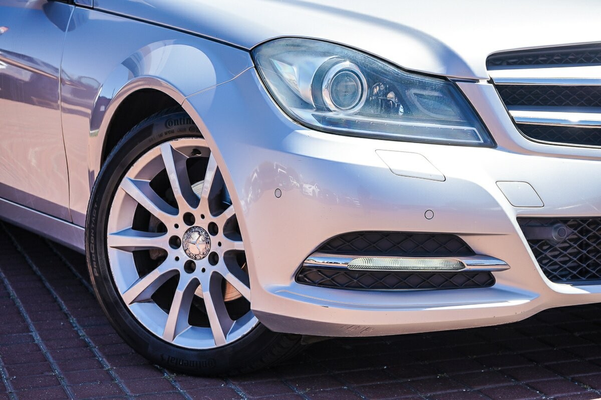 Mercedes Benz C-class image 2