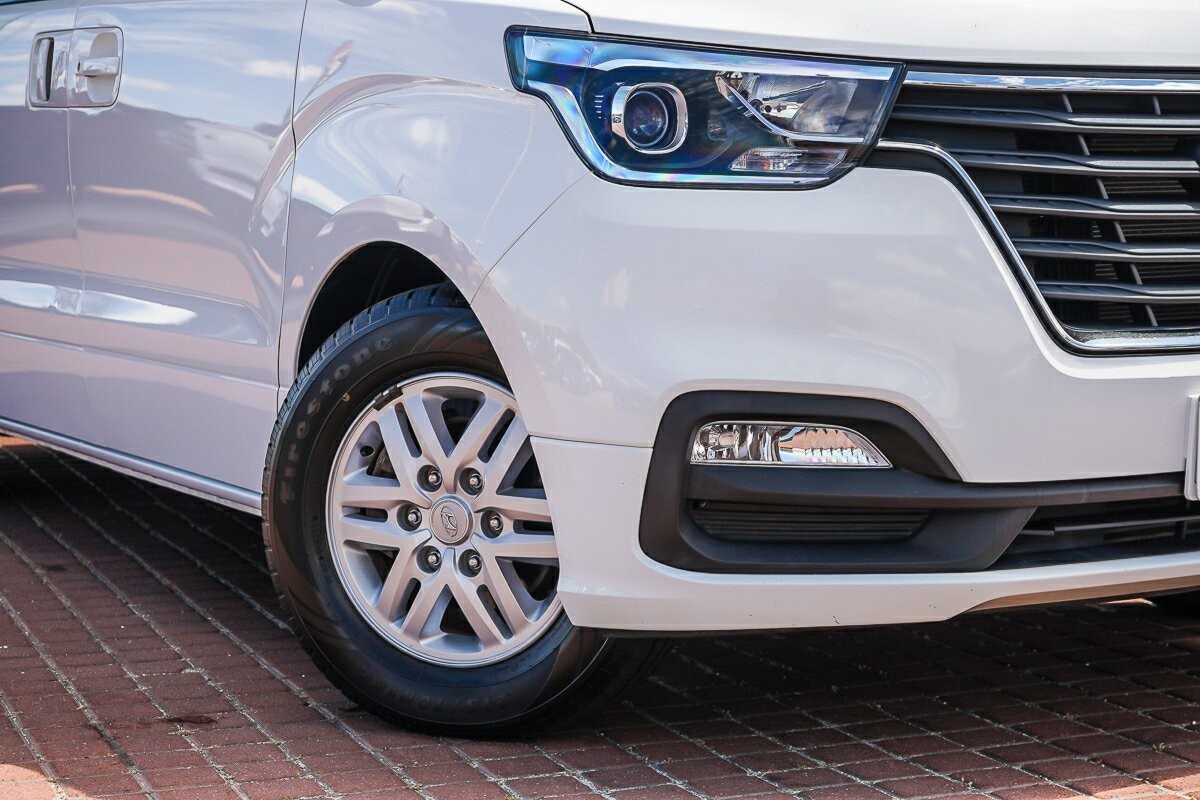 Hyundai Imax image 2