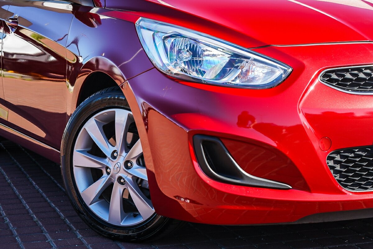 Hyundai Accent image 2