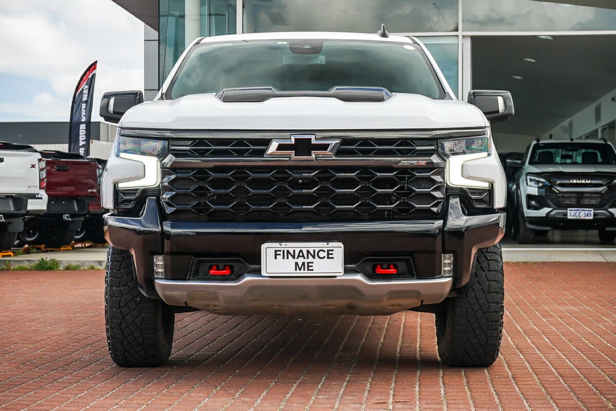 Chevrolet Silverado image 3