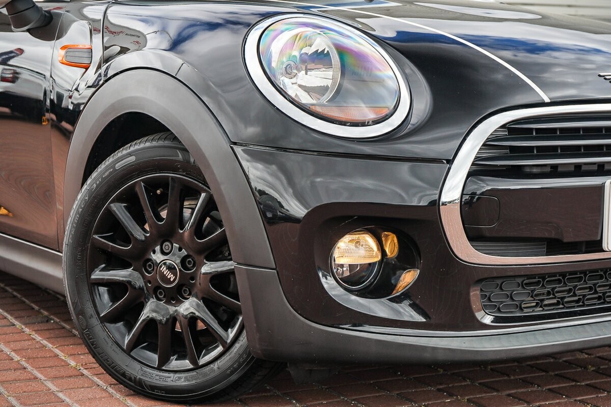Mini Hatch image 2