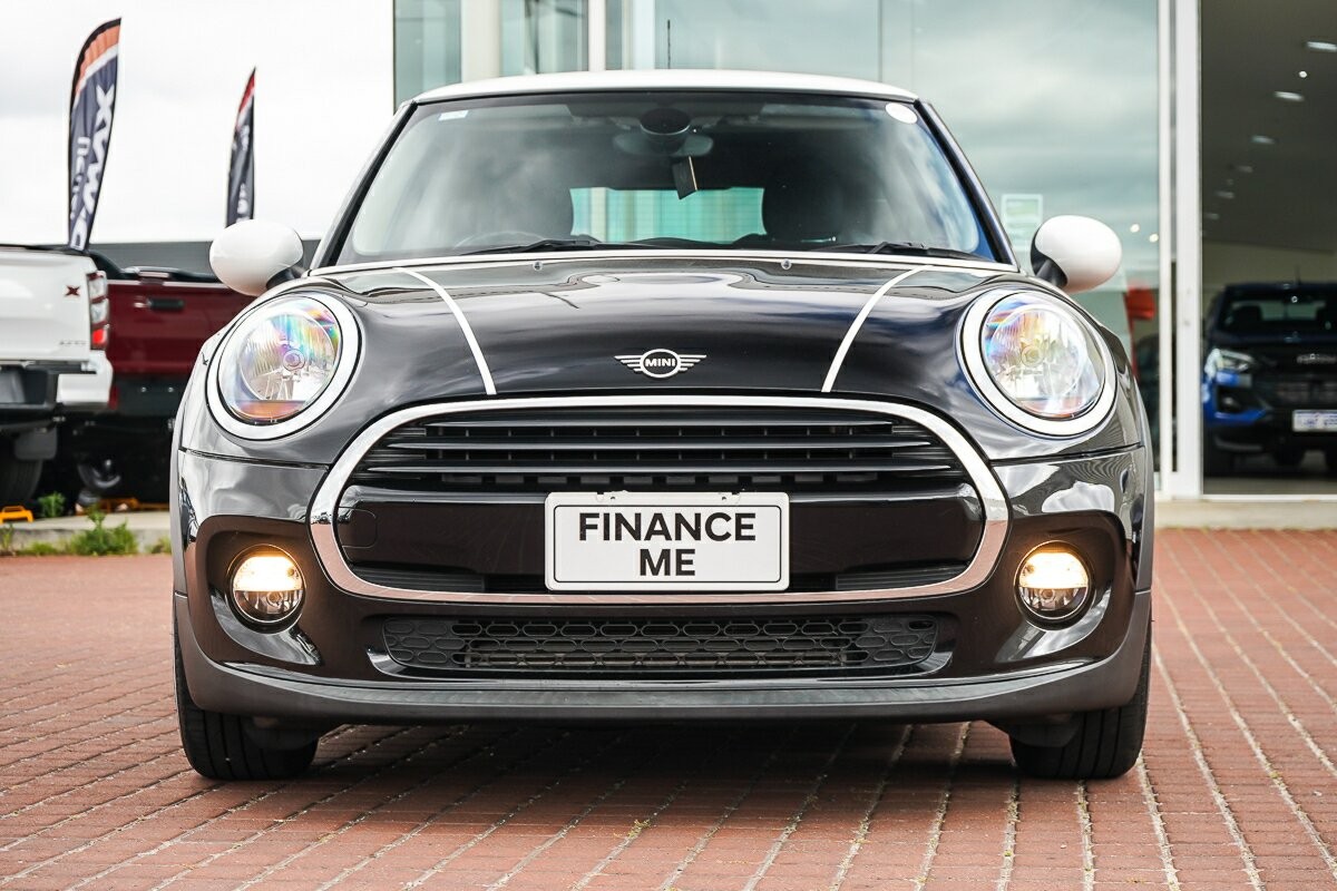 Mini Hatch image 3