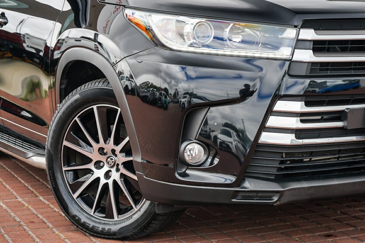Toyota Kluger image 2