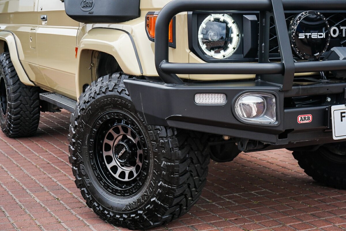 Toyota Landcruiser image 2