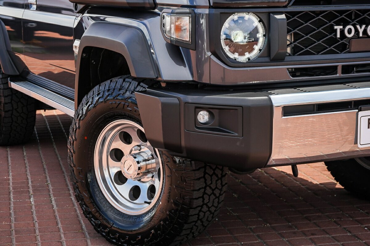 Toyota Landcruiser image 2