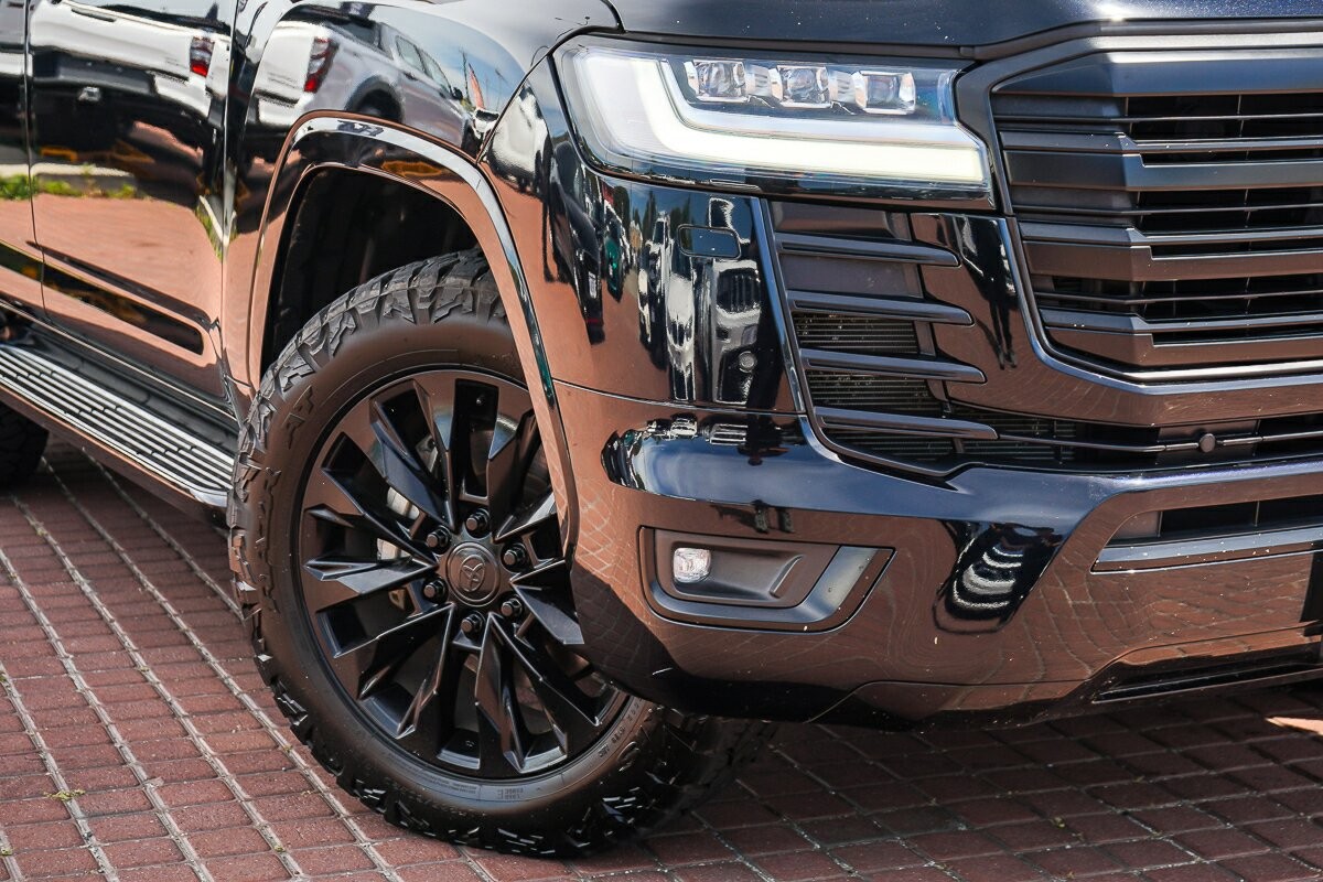 Toyota Landcruiser image 2