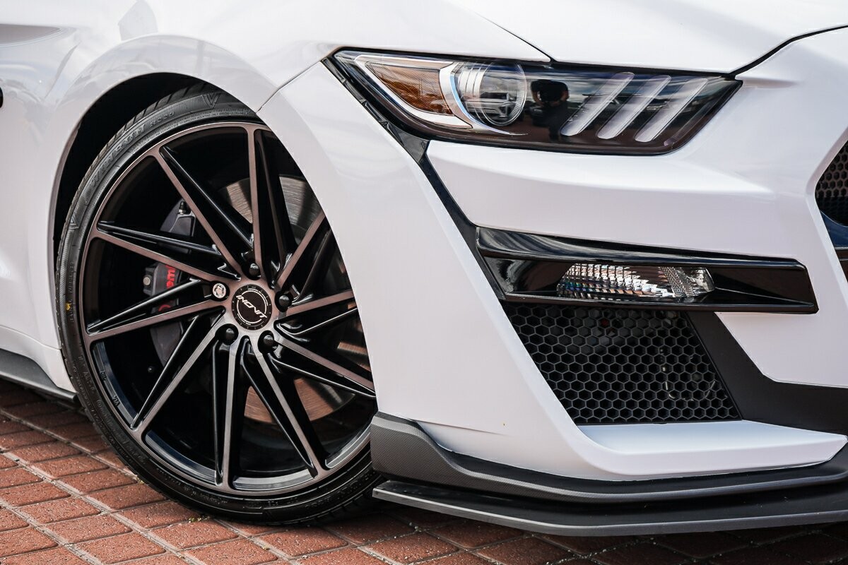 Ford Mustang image 2