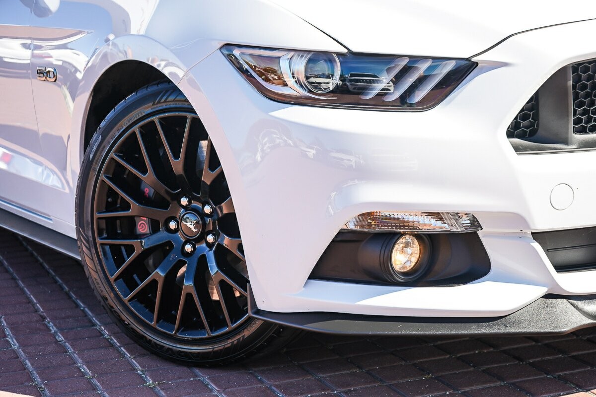 Ford Mustang image 2