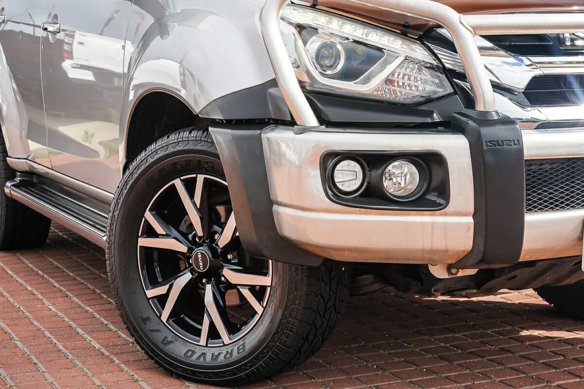 Isuzu Mu-x image 2