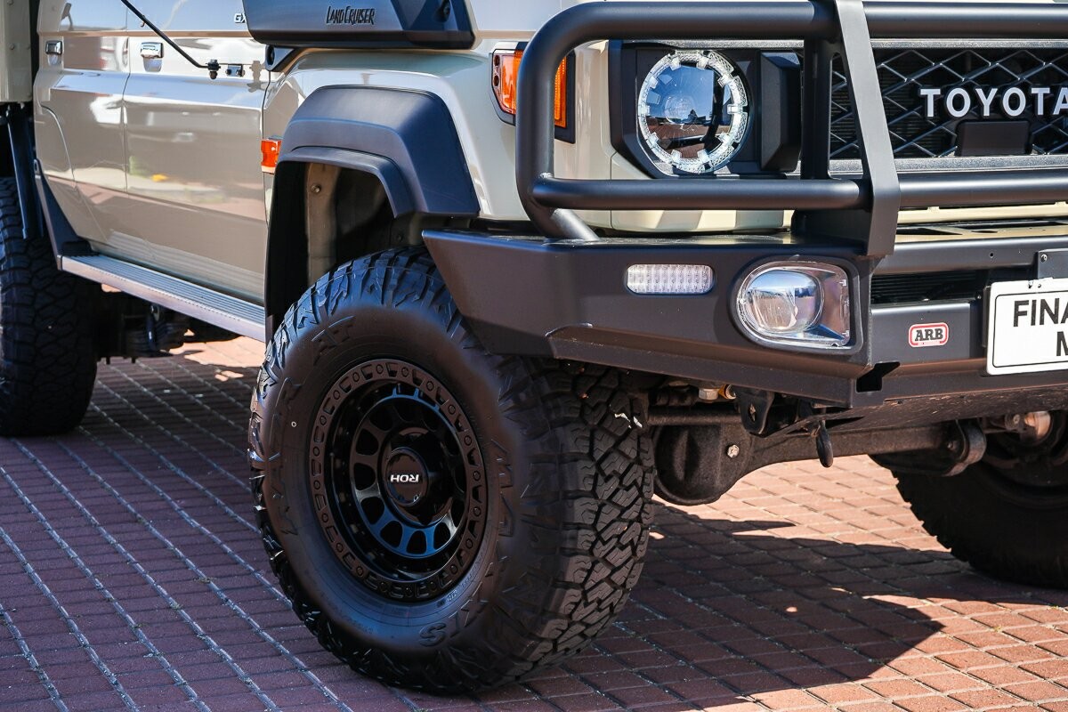 Toyota Landcruiser image 2