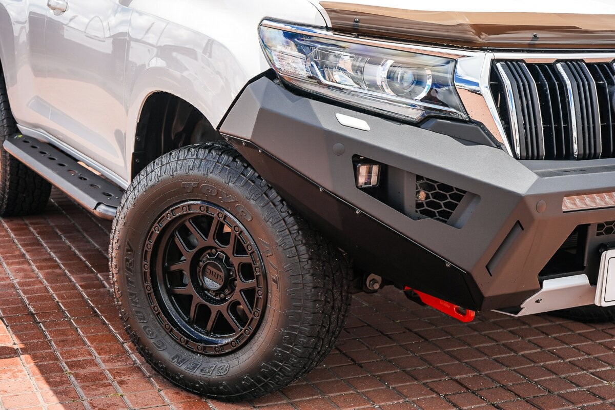 Toyota Landcruiser Prado image 2