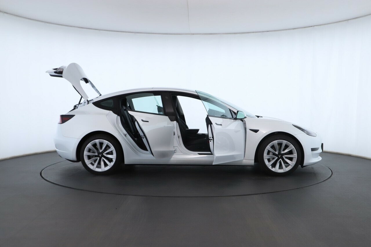 Tesla Model 3 image 2