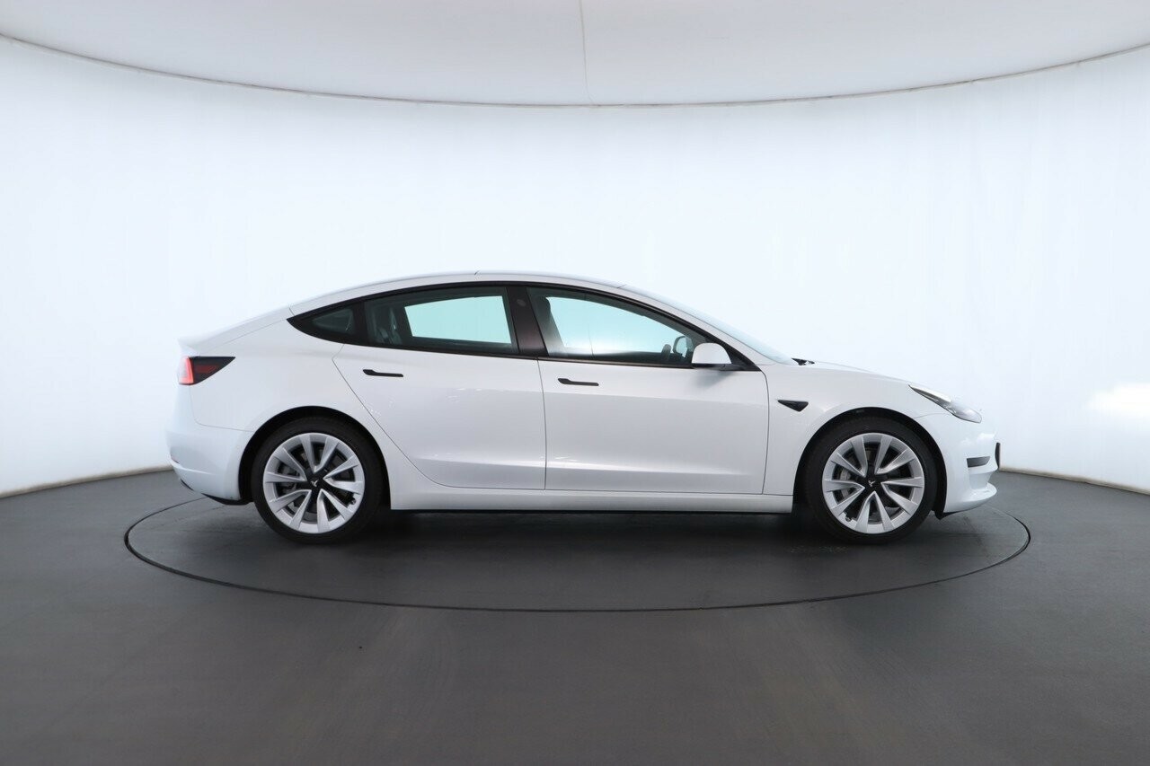 Tesla Model 3 image 3