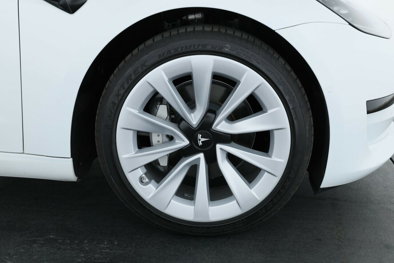 Tesla Model 3 image 4