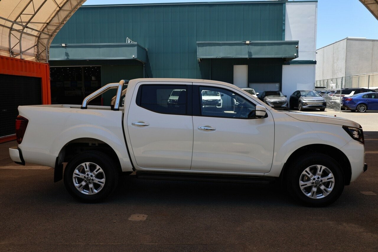 Nissan Navara image 2