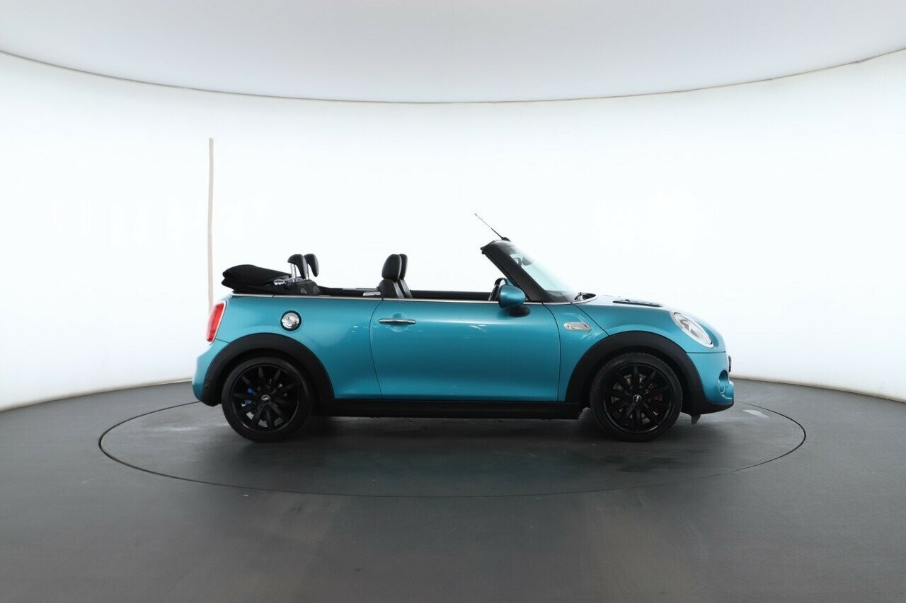 Mini Convertible image 3