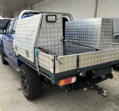 Toyota Hilux image 2