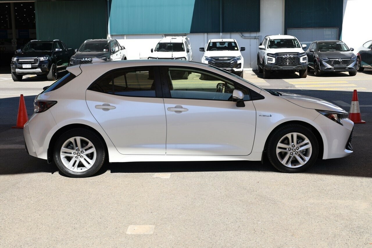 Toyota Corolla image 2