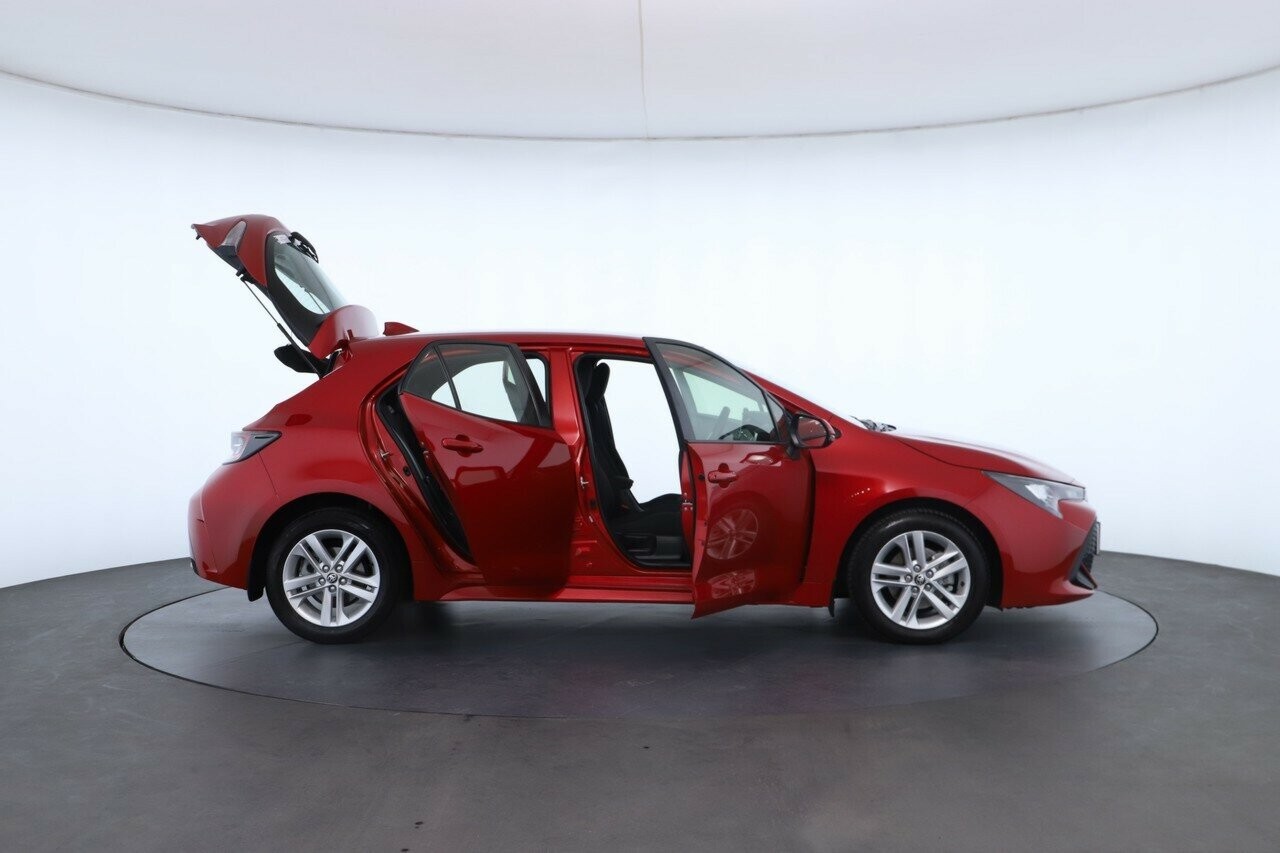 Toyota Corolla image 2