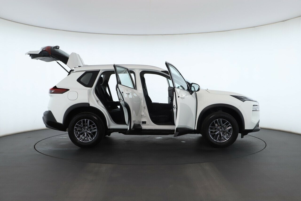 Nissan X-trail image 2