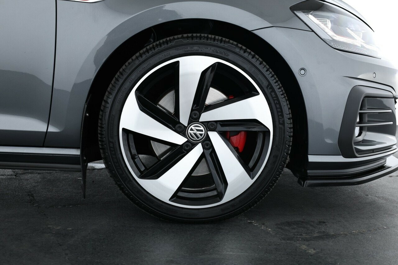 Volkswagen Golf image 4