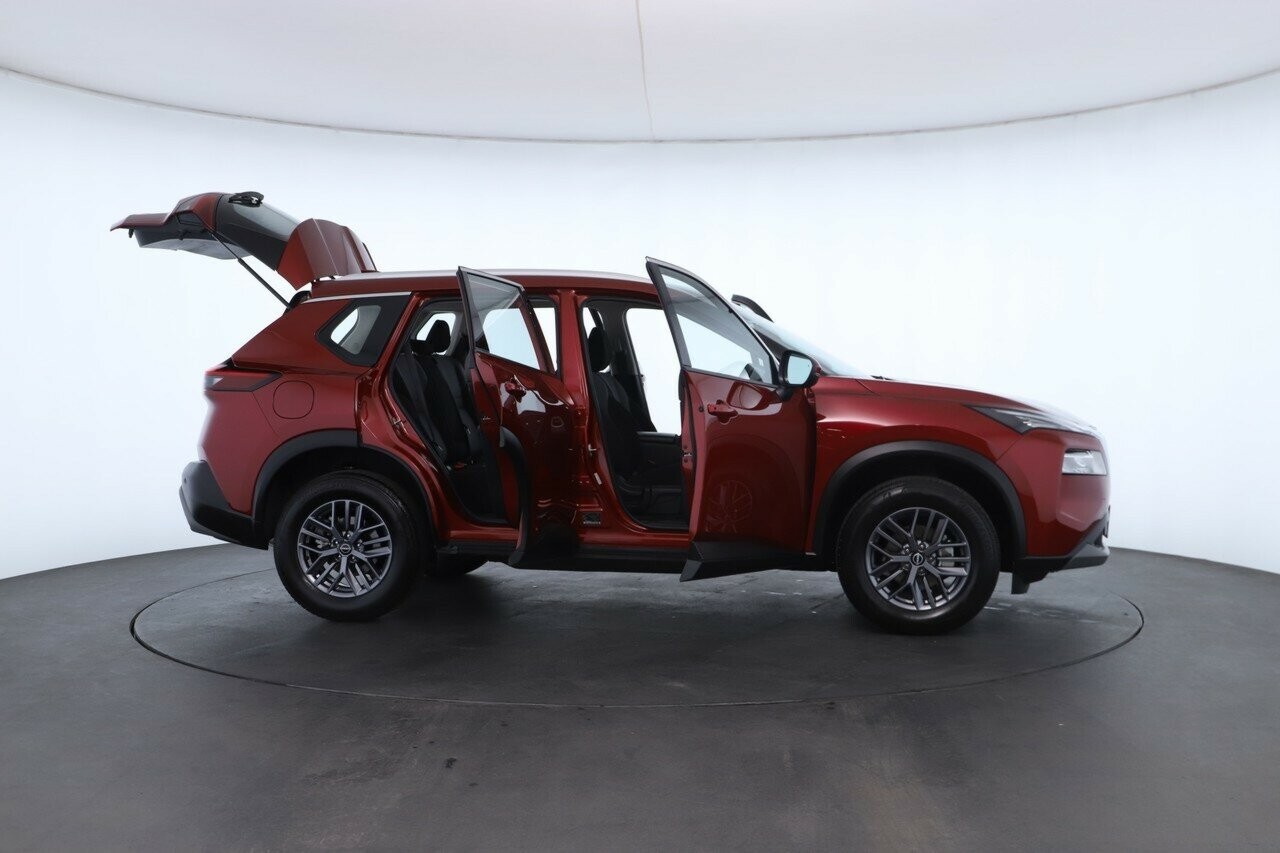 Nissan X-trail image 2