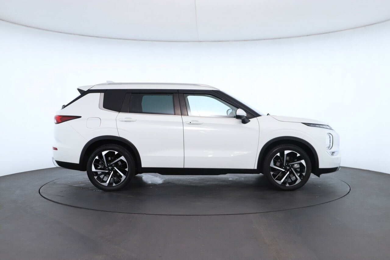 Mitsubishi Outlander image 3